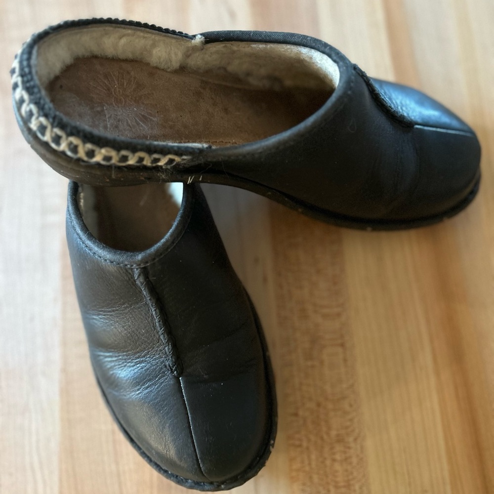 UGG leather w/sheepskin mule 8, lovingly stored excellent shape no signs of wear